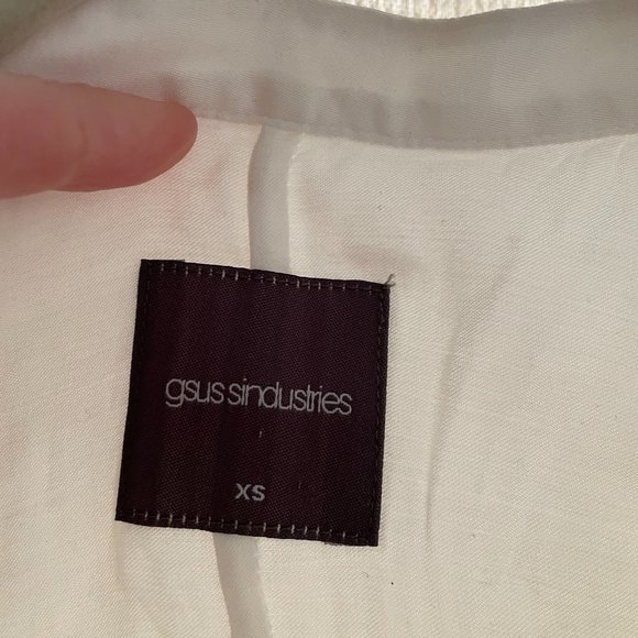 GSUS Industries silky white button up top size xs - Picture 2 of 4